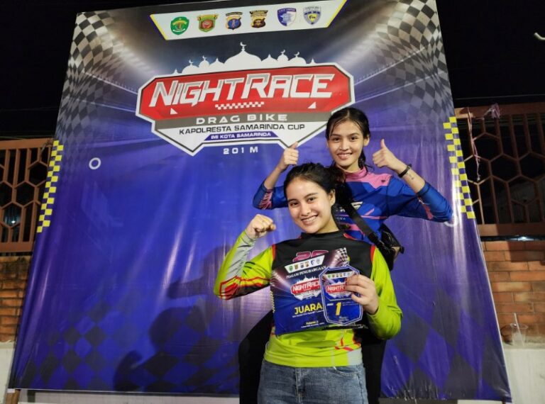 SRT Garage x Team Sindikat menurunkan dua unit motor unggulan, yakni Beat 130CC dan Vario di bracket 10. Lima joki andalan dikerahkan untuk bersaing dalam kompetisi ini, termasuk dua joki perempuan, Elvira Natasya (Aca) dan Sari Agustina (Sargus). (GSNews.id)