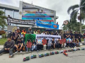 Aktivitas Truk Batubara Gunakan Jalan Umum Koalisi Masyarakat Sipil Ajukan Surat Keberatan dan Lakukan Aksi Solidaritas ke Pemprov Kaltim. (Istimewa)