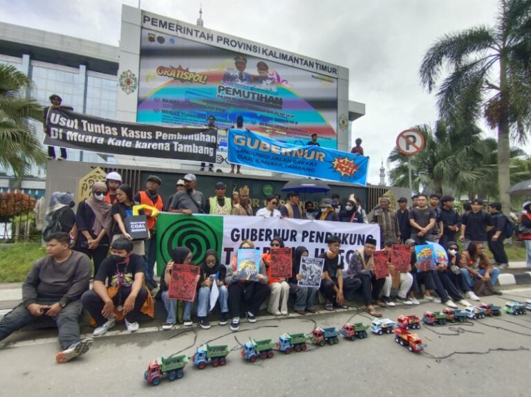 Aktivitas Truk Batubara Gunakan Jalan Umum Koalisi Masyarakat Sipil Ajukan Surat Keberatan dan Lakukan Aksi Solidaritas ke Pemprov Kaltim. (Istimewa)